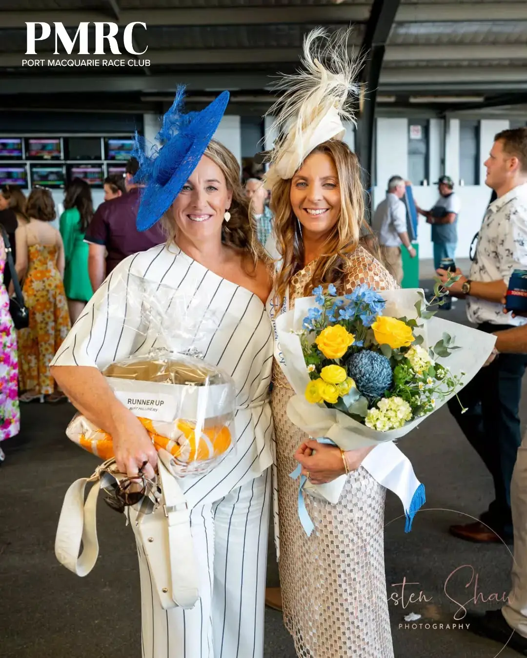 👒✨ Race day style at its finest!

From elegant fascinators to stunning outfits, our race days are about more than just the racing.

Who’s looking forward to dressing up for our next feature event?

Tag your race day crew below! 👇

#PMRC #FashionsOnTheField #RaceDayStyle #PortMacquarieRaceClub #FashionAndRacing